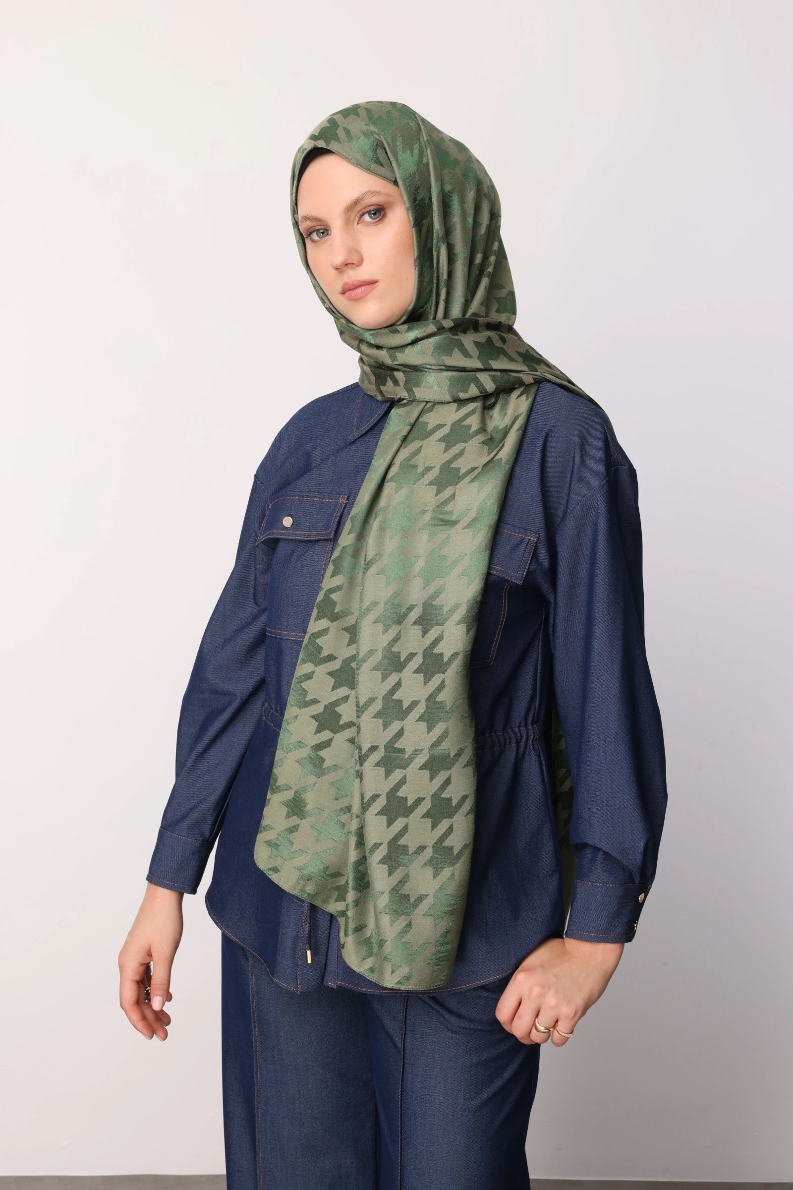 Kazayağı Desen Parlak Jakar Şal