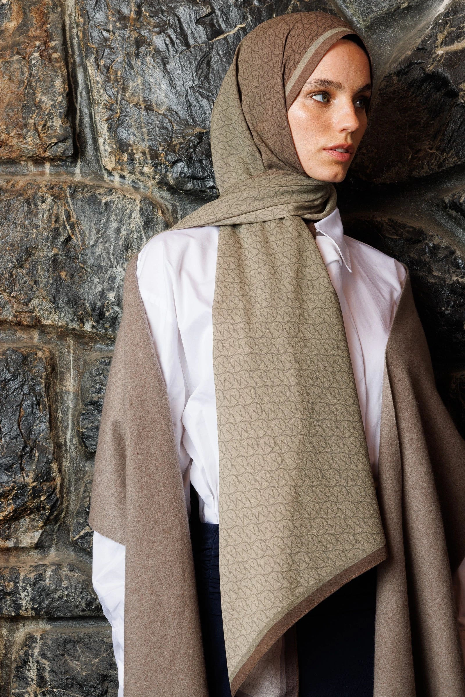 Monogram Hebei İpek Şal