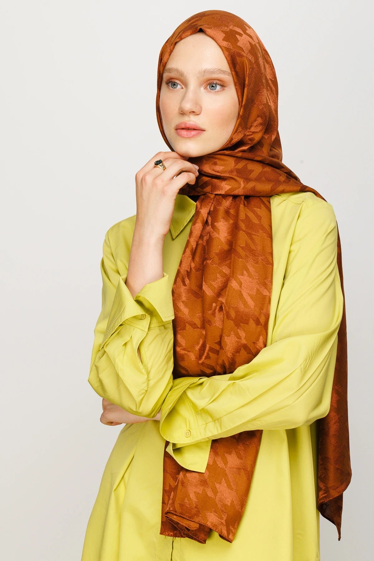 Kazayağı Desen Parlak Jakar Şal