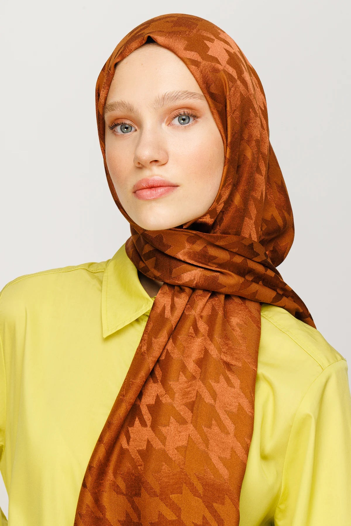 Kazayağı Desen Parlak Jakar Şal