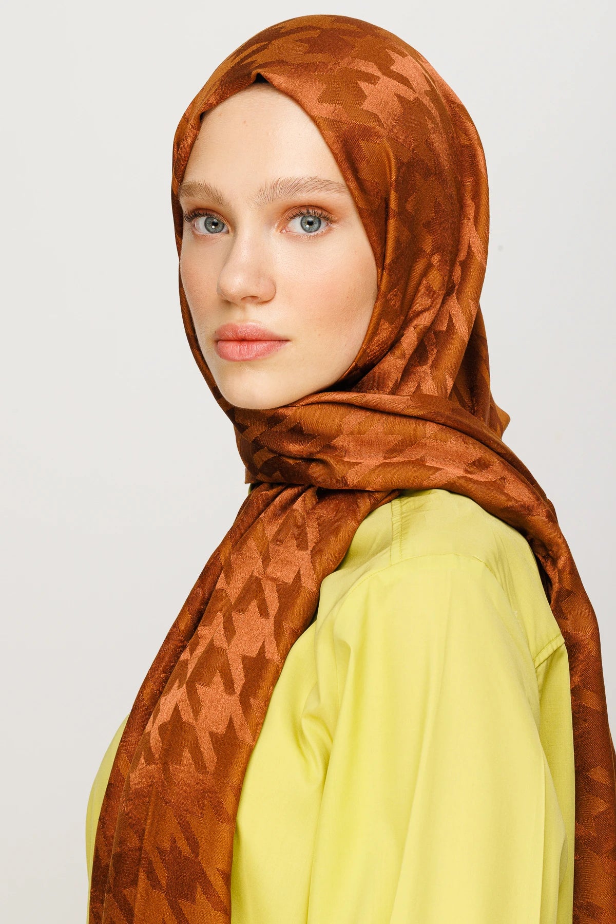 Kazayağı Desen Parlak Jakar Şal