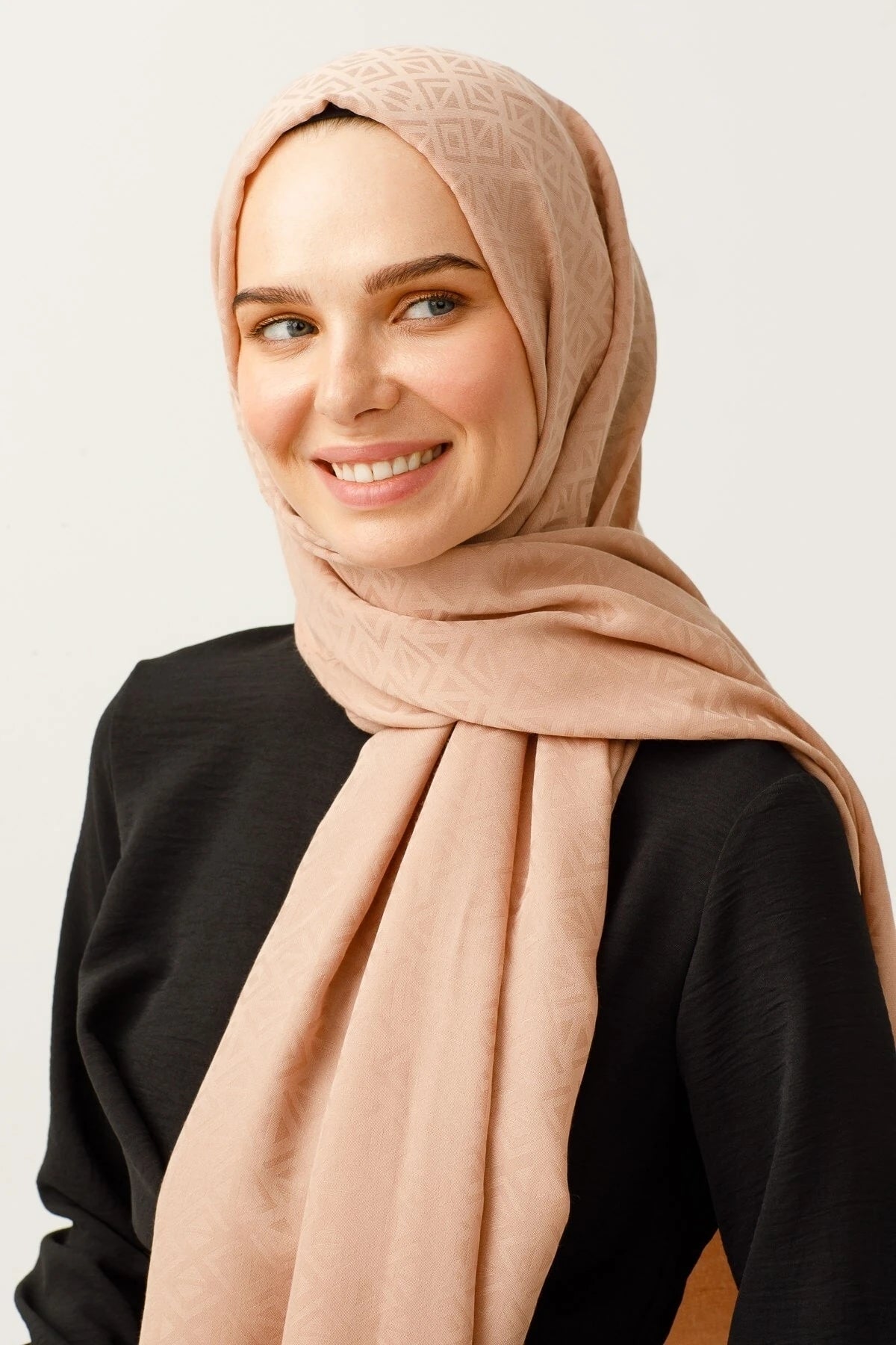 Üçgen Desen Pamuk Jakar Şal