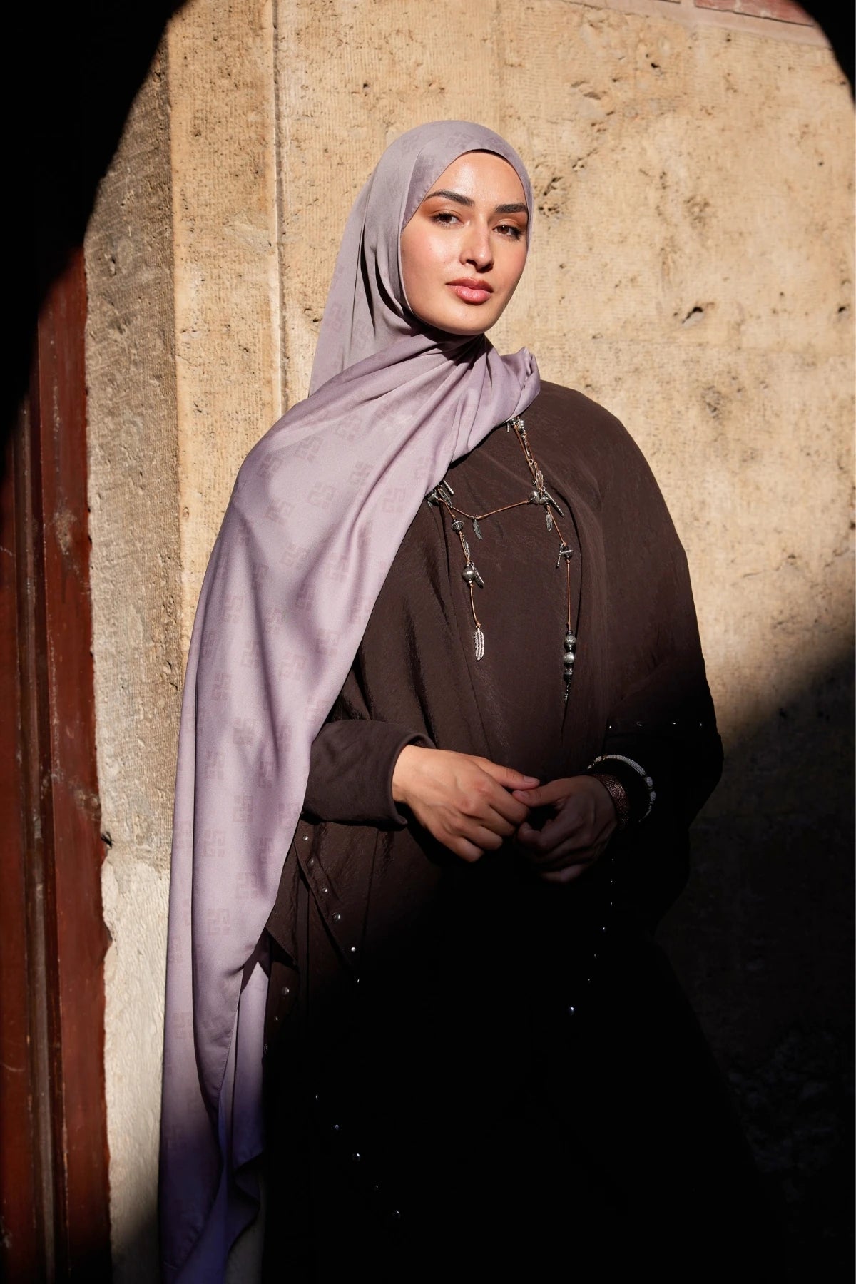 Elibelinde Desen Sakura İpek Şal