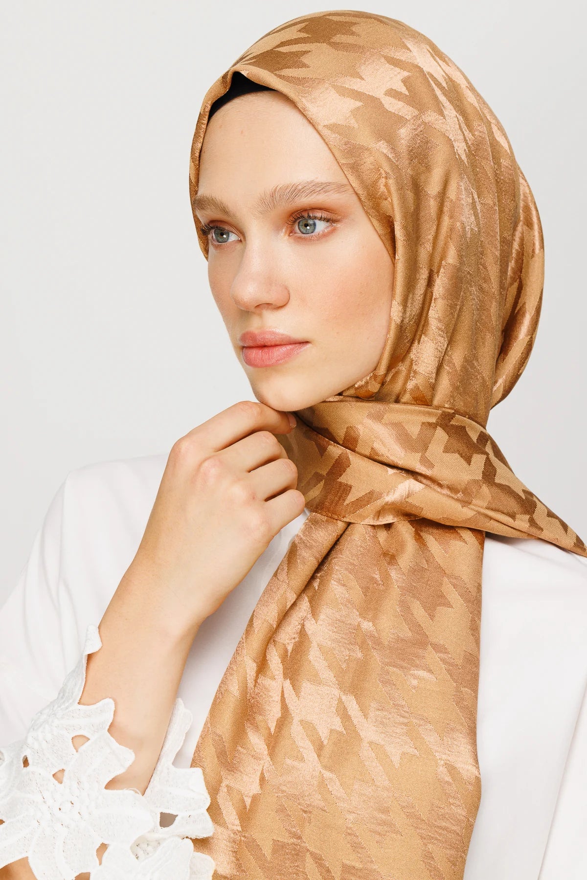 Kazayağı Desen Parlak Jakar Şal