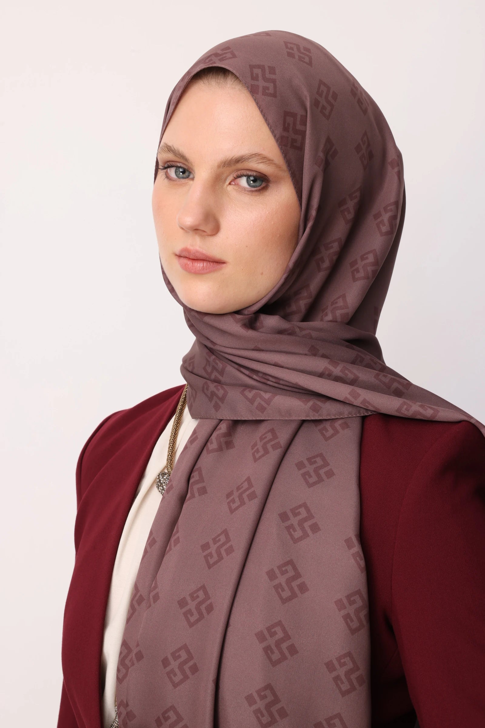 Elibelinde Desen Sakura İpek Şal