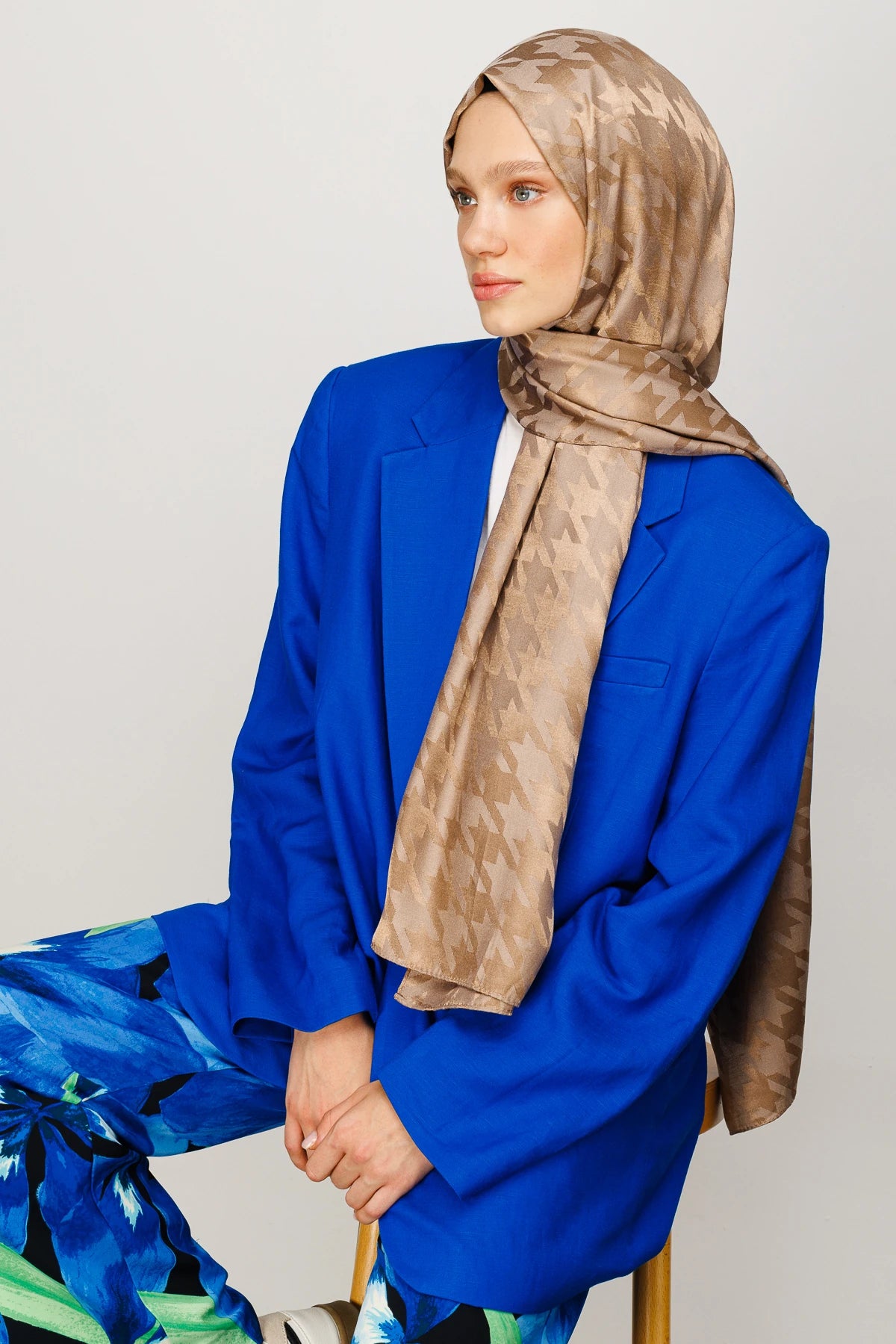 Kazayağı Desen Parlak Jakar Şal