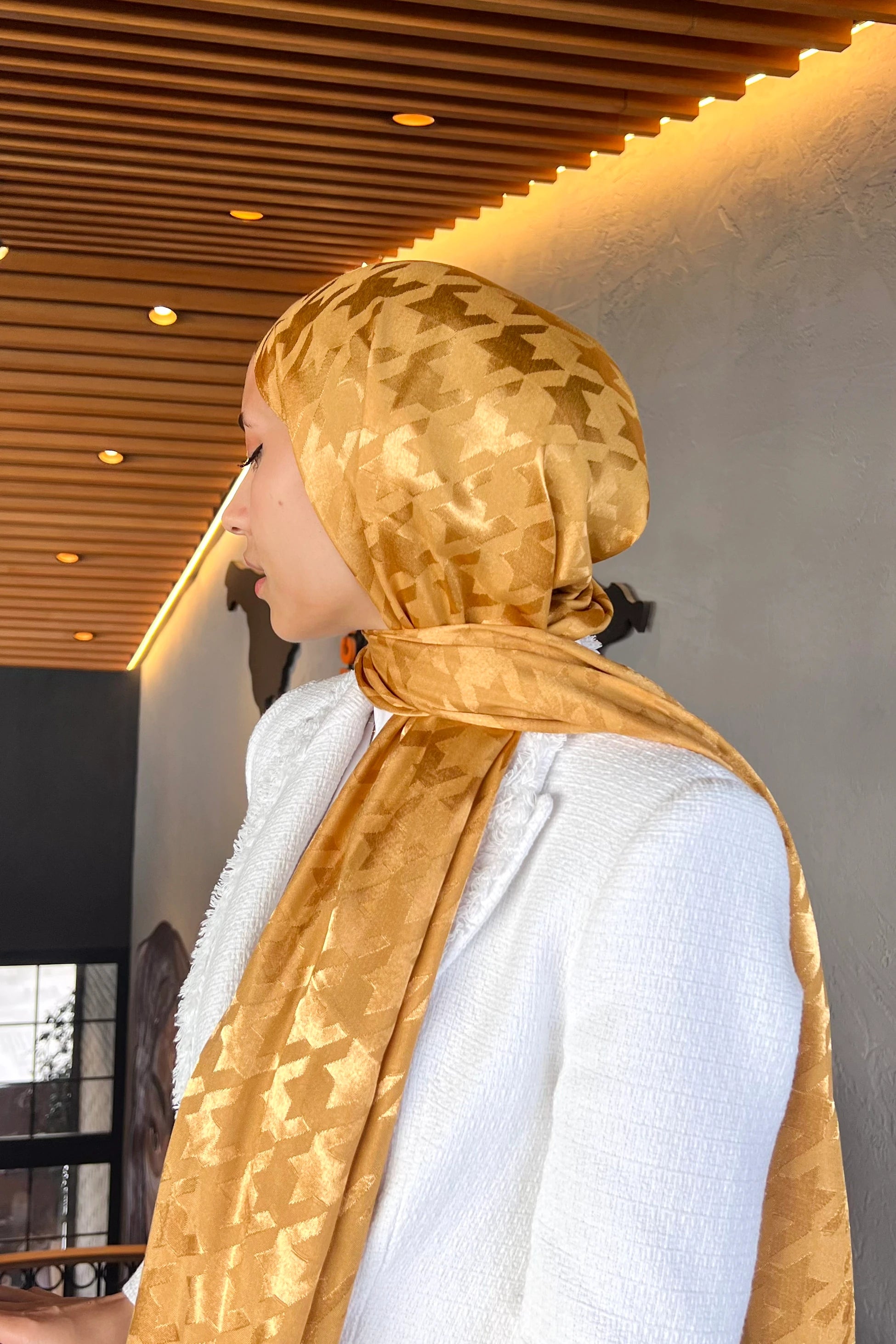 Kazayağı Desen Parlak Jakar Şal