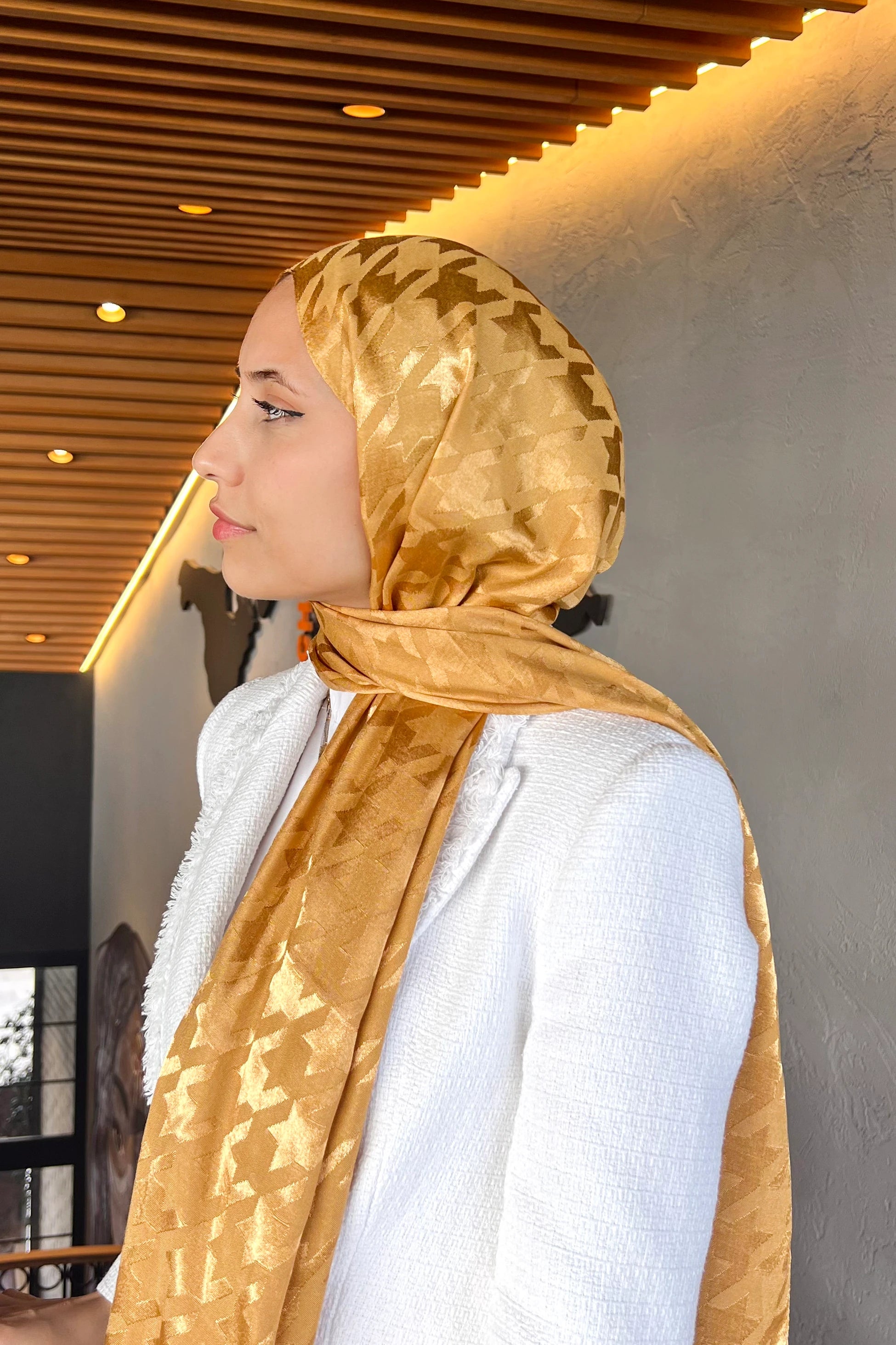 Kazayağı Desen Parlak Jakar Şal