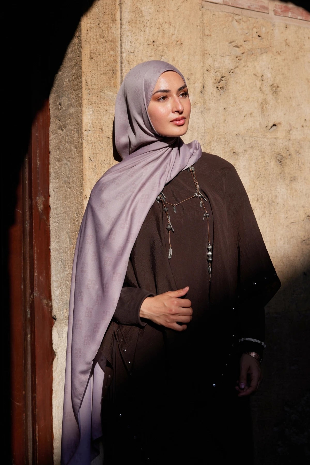 Elibelinde Desen Sakura İpek Şal