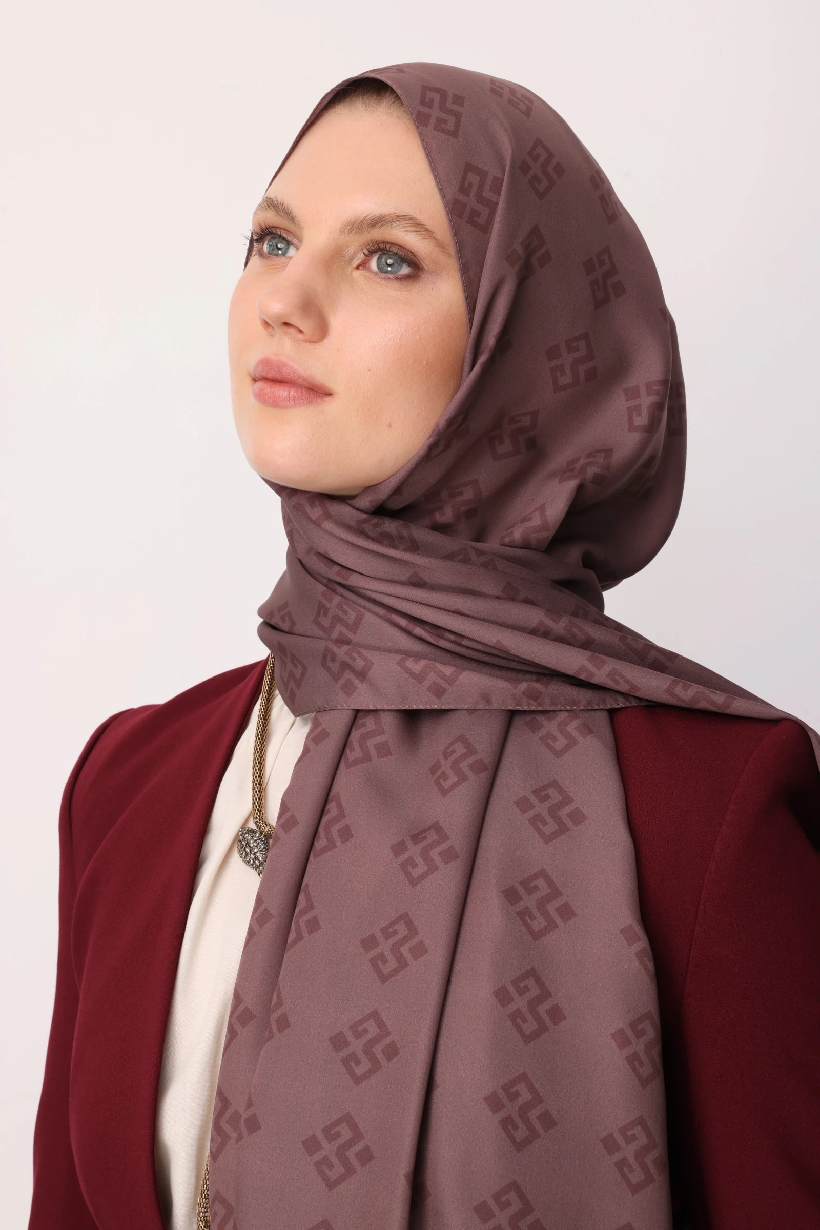 Elibelinde Desen Sakura İpek Şal